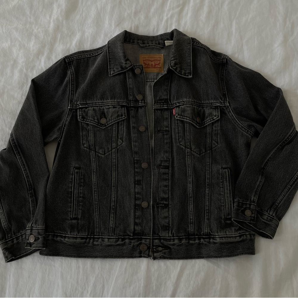 levi’s black denim trucker jacket